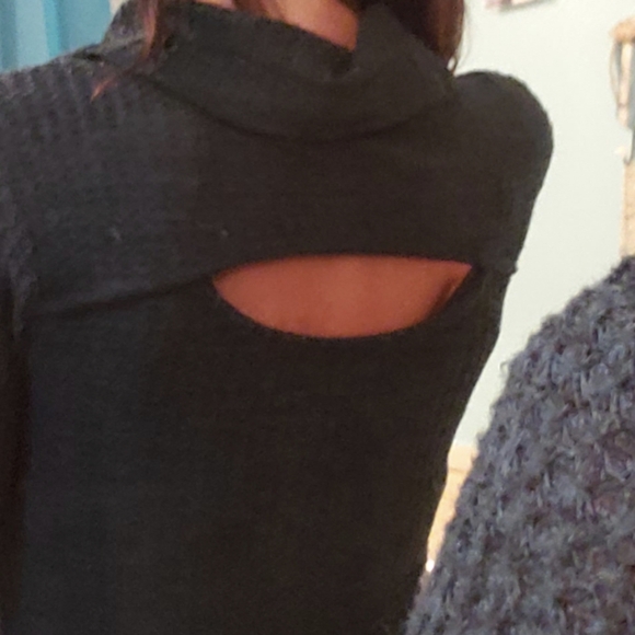 Very petty, dark green, long sleeve, sweater with key hole back. Size small. - Picture 3 of 6